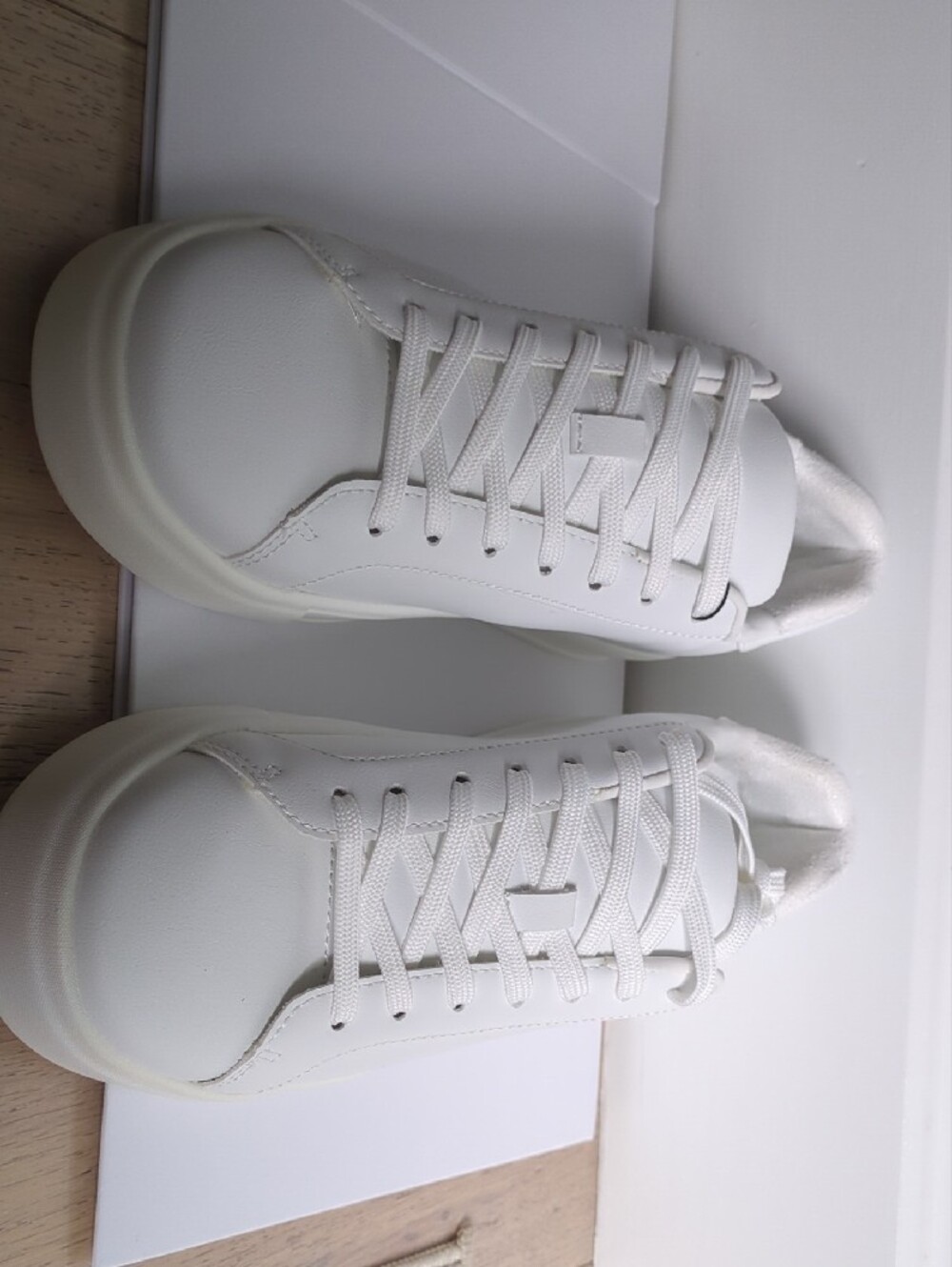 Zara Men Sz 9 White Minimalist Men's Sneakers - Classic Low-Top - Picture 4 of 4